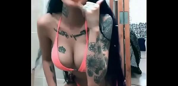 Tati Zaqui Gostosa e Peladinha Dançando
